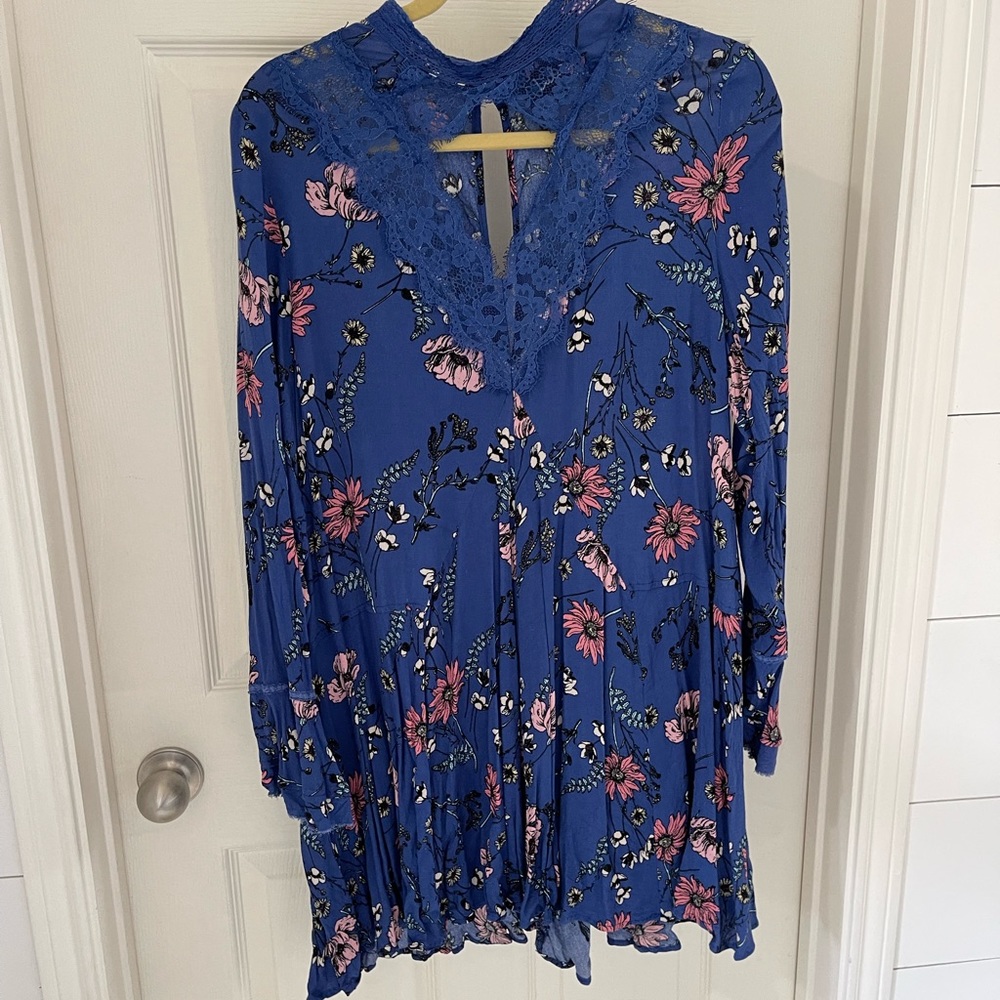 Blue and floral, XL lulus dress